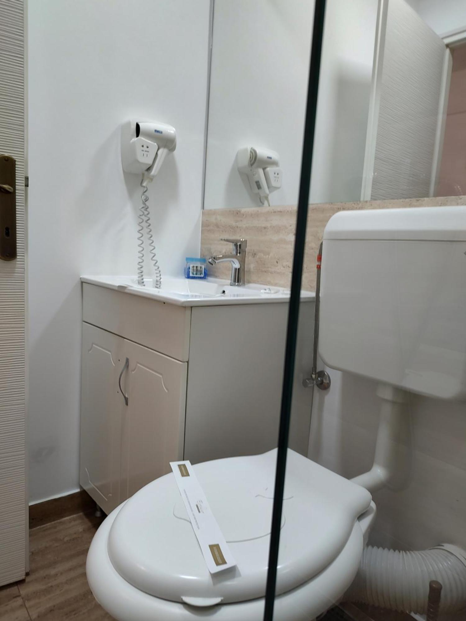 Puzzle Magic Bed and Breakfast Piteşti Buitenkant foto
